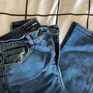 size 7, Fashion Nova jeans ! durable, good quality and in good condition✨